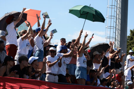 Afición cantando y celebrando en la Maspalomas Cup Gobierno de Canarias 2026